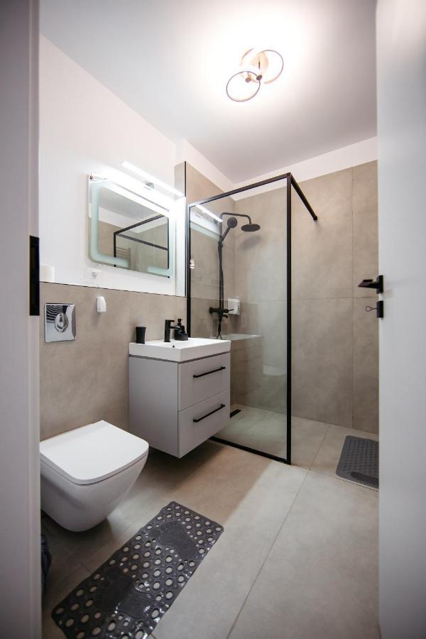L&V Family Studio Apartment ซินายา ภายนอก รูปภาพ